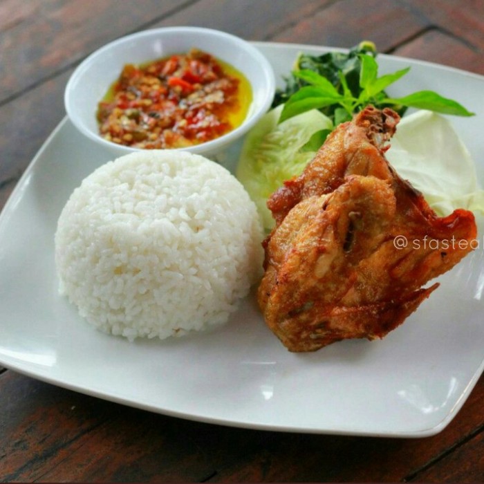 assets/css/fe_css/images/daftarmenu/0nasiayamgoreng.jpg